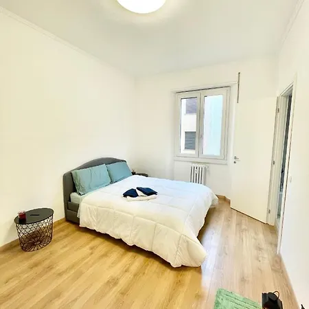 Guest house Camera Con Bagno Privato Interno - Zona Bocconi Milan