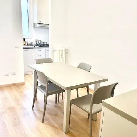 Guest house Camera Con Bagno Privato Interno - Zona Bocconi