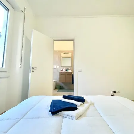 Guest house Camera Con Bagno Privato Interno - Zona Bocconi Milan